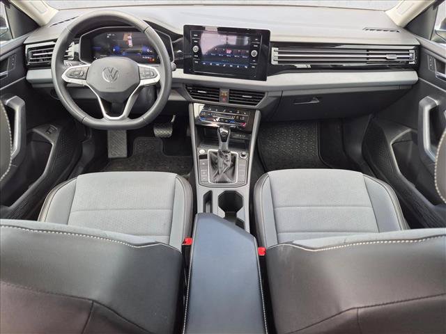 Used 2025 Volkswagen Jetta SE w/ Sunroof Package FWD image 19