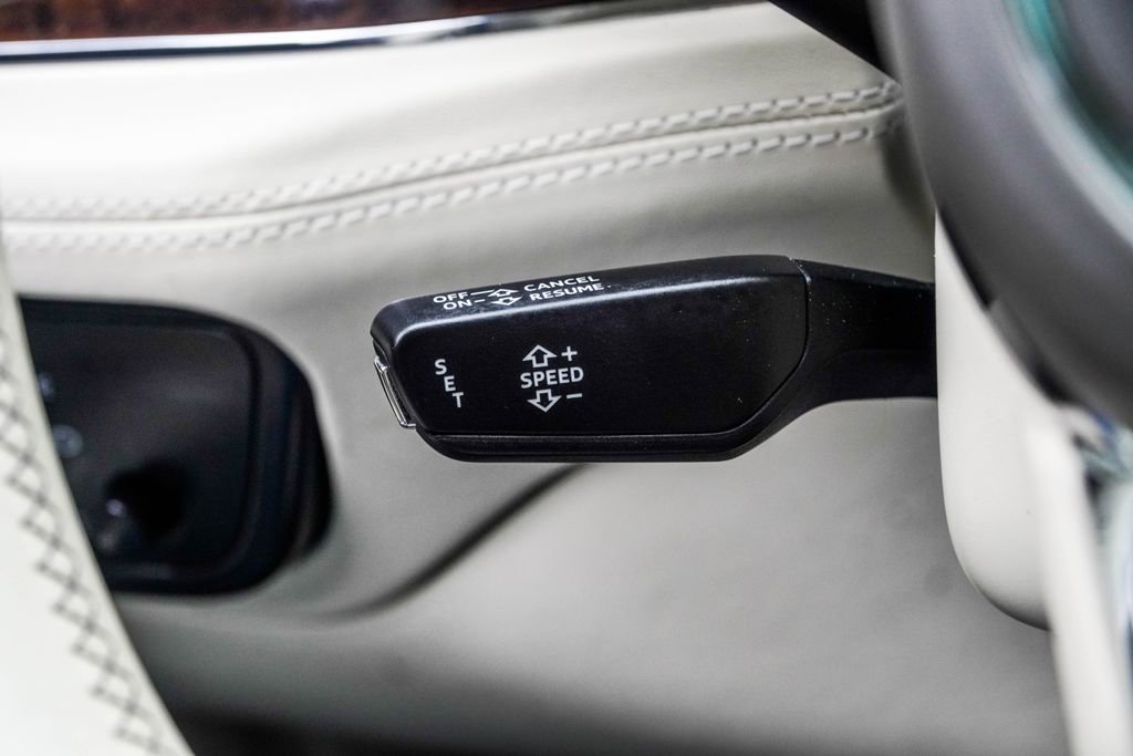 Used 2021 Bentley Bentayga AWD/4WD image 41