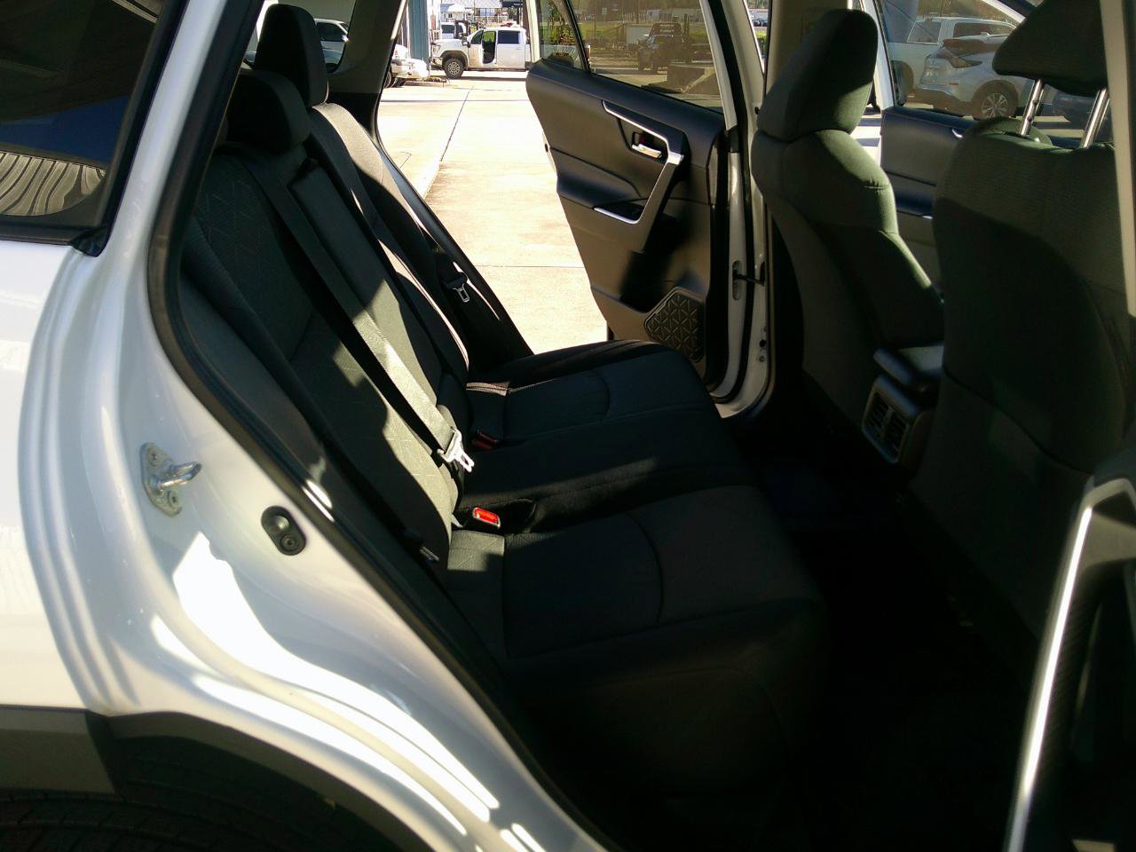 Used 2022 Toyota RAV4 XLE image 16