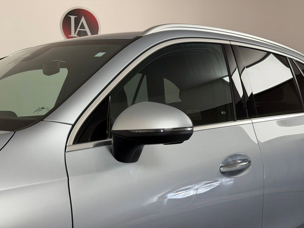 Used 2025 Mercedes-Benz GLC 300 4MATIC image 12