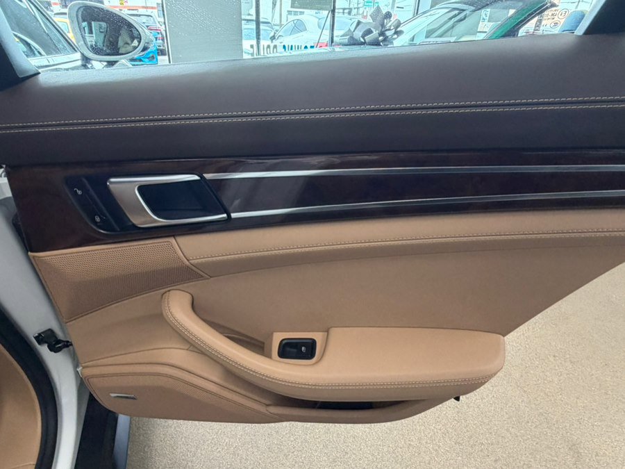 Used 2017 Porsche Panamera Turbo image 32