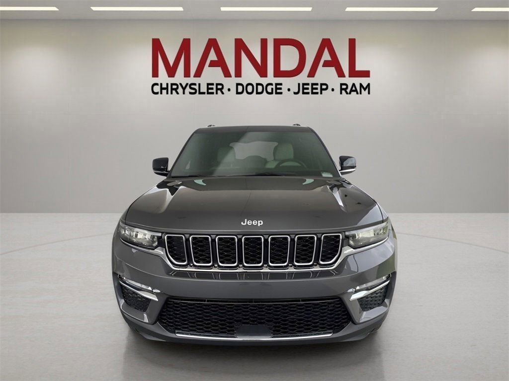 Used 2025 Jeep Grand Cherokee Limited image 3