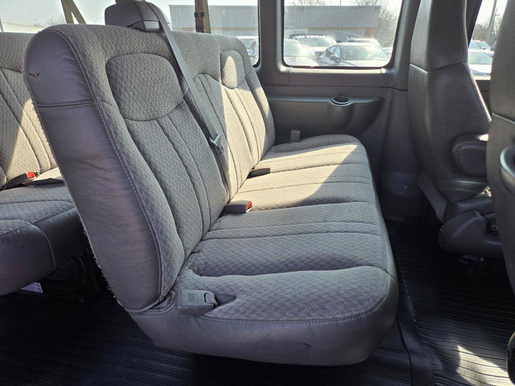 Used 2006 GMC Savana 1500 Passenger RWD image 37