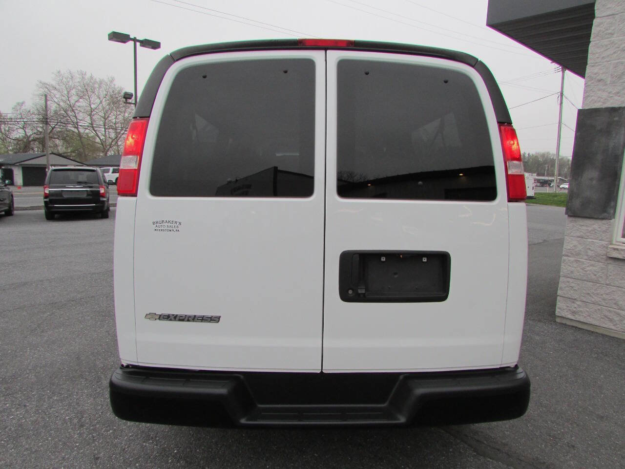 Used 2020 Chevrolet Express 3500 LS RWD image 4