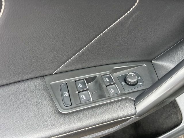 Used 2022 Volkswagen Tiguan SE FWD image 13