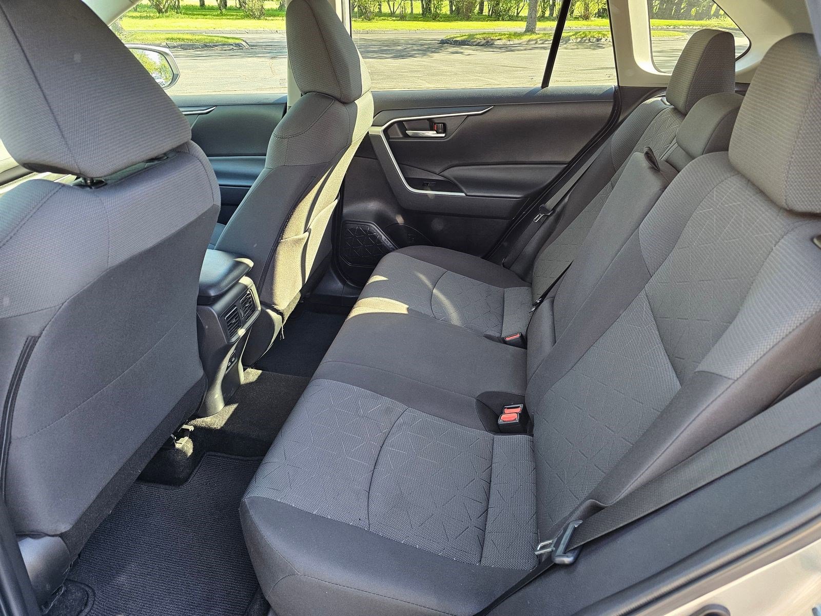 Used 2023 Toyota RAV4 XLE AWD/4WD image 17
