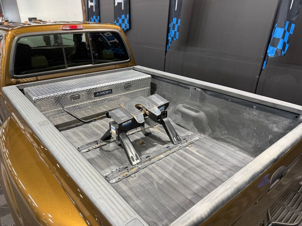 Used 2005 Ford F350 Lariat image 10