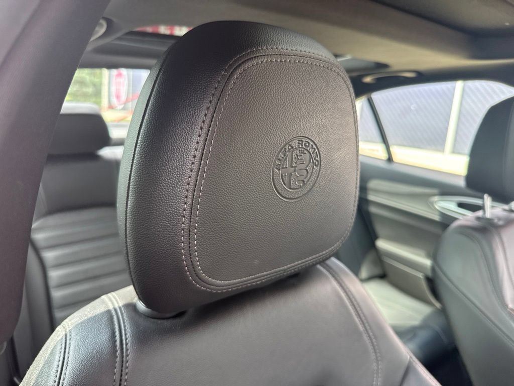 Used 2023 Alfa Romeo Giulia Veloce AWD/4WD image 69