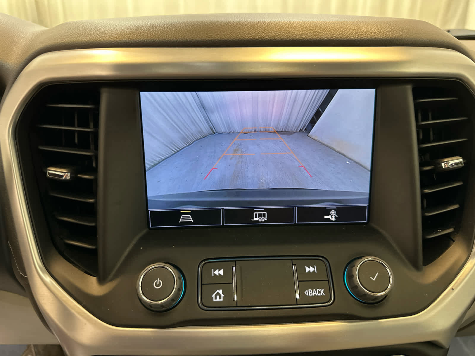Used 2023 GMC Acadia SLT w/ Preferred Package AWD/4WD image 18