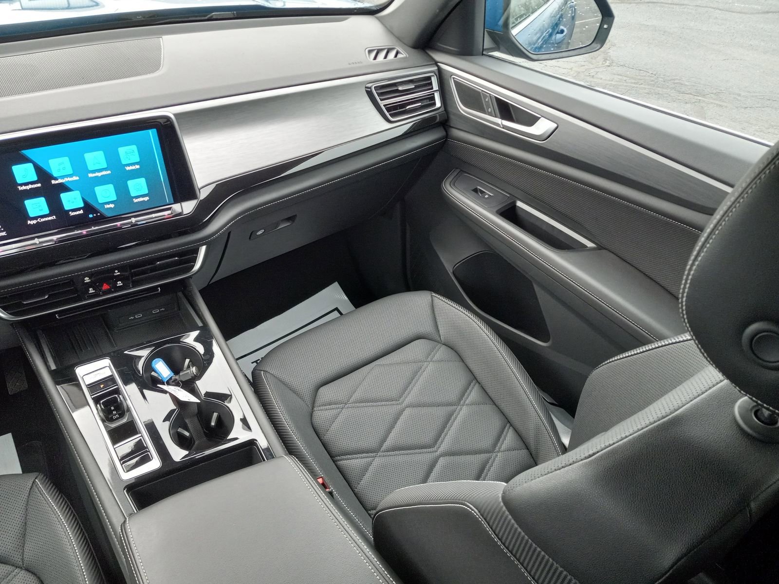 Used 2025 Volkswagen Atlas Cross Sport SE image 18