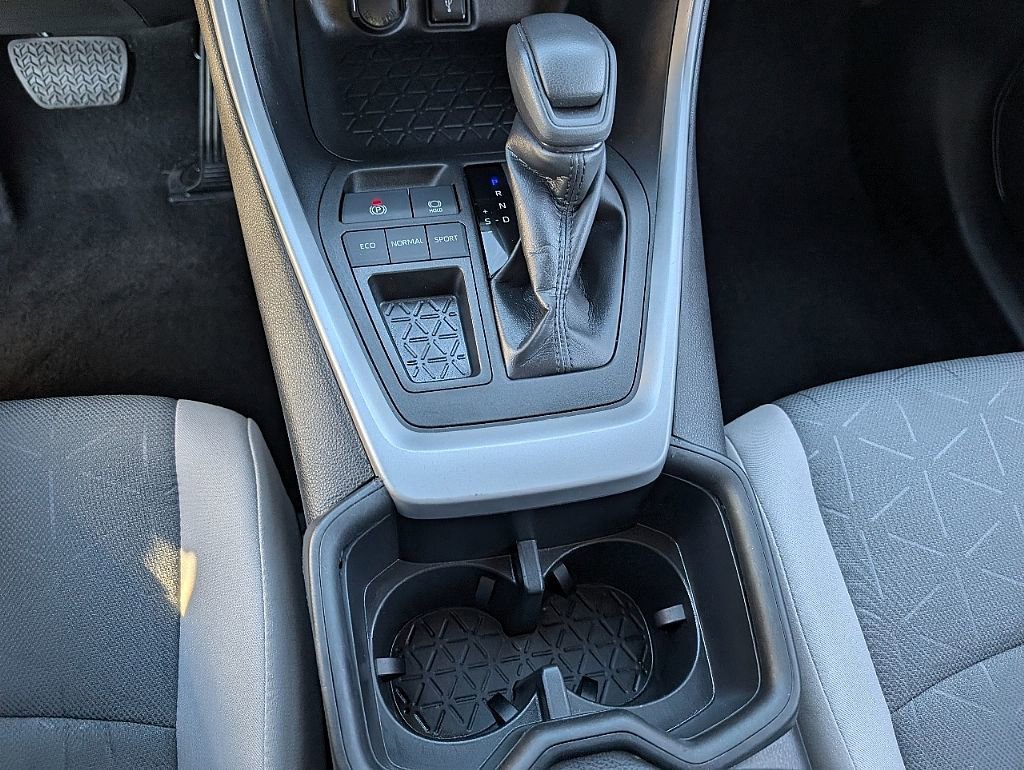 Used 2022 Toyota RAV4 XLE image 28