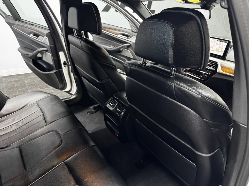 Used 2023 BMW M550i xDrive w/ Executive Package AWD/4WD image 48