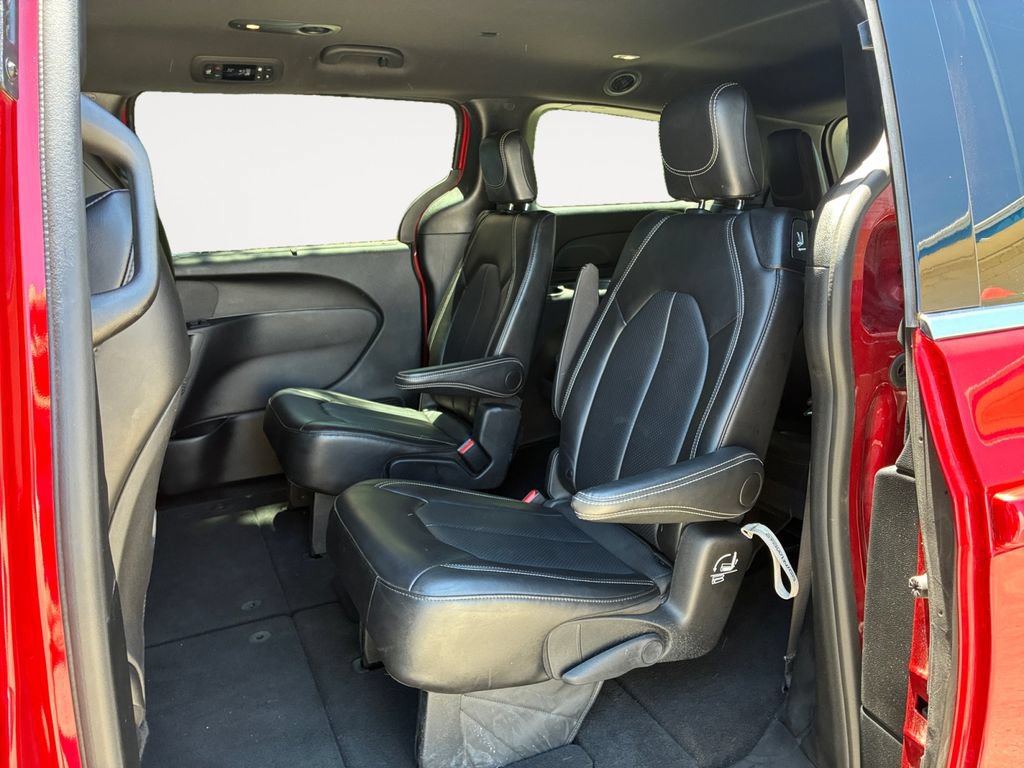 Used 2025 Chrysler Pacifica Select FWD image 13