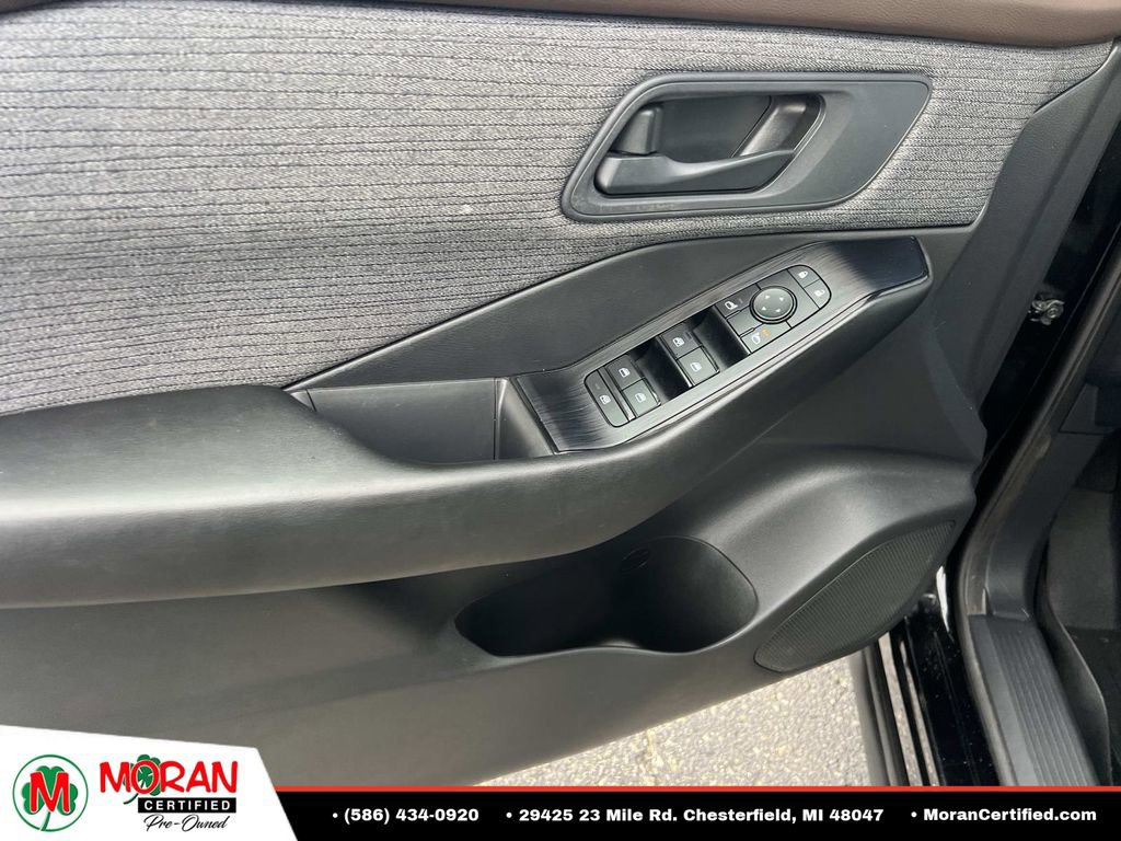 Used 2023 Nissan Rogue S AWD/4WD image 14