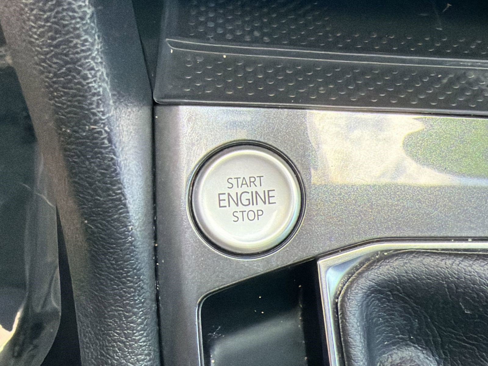 Used 2023 Volkswagen Tiguan SE R-Line image 26