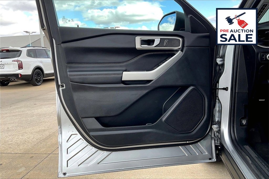 Used 2022 Ford Explorer XLT image 23