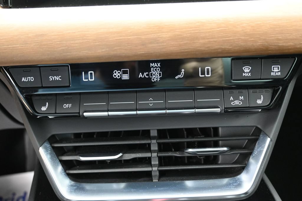 Used 2024 Audi e-tron GT Premium Plus AWD/4WD image 22