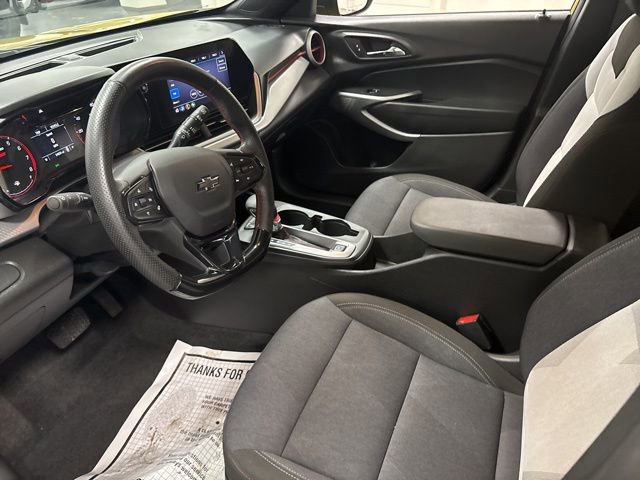 Used 2024 Chevrolet Trax RS w/ Sunroof Package FWD image 16
