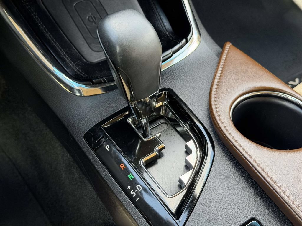 Used 2017 Toyota Avalon Limited w/ Carpet Mat Package FWD image 6