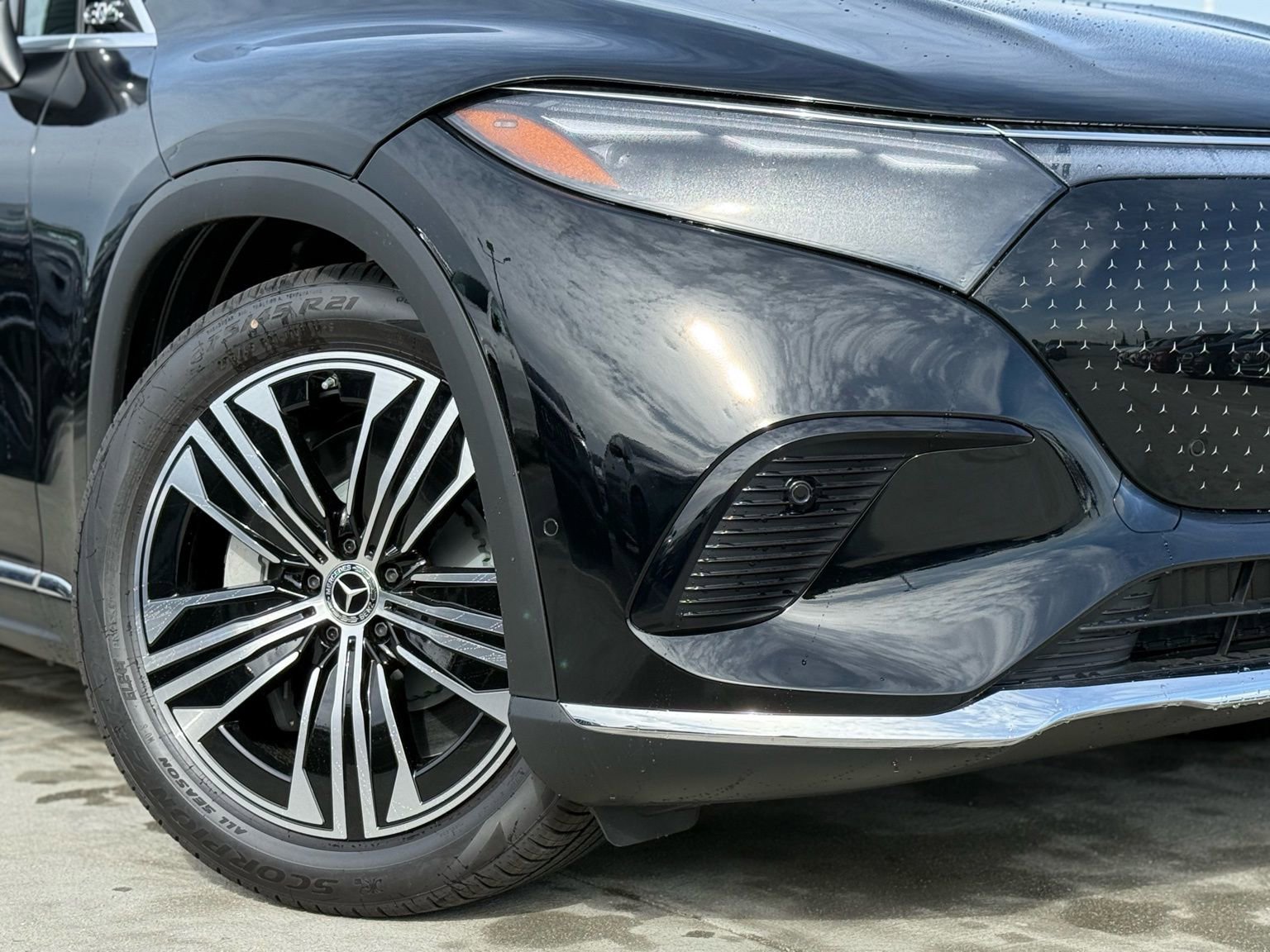 New 2026 Mercedes-Benz EQS 400 4MATIC SUV image 4