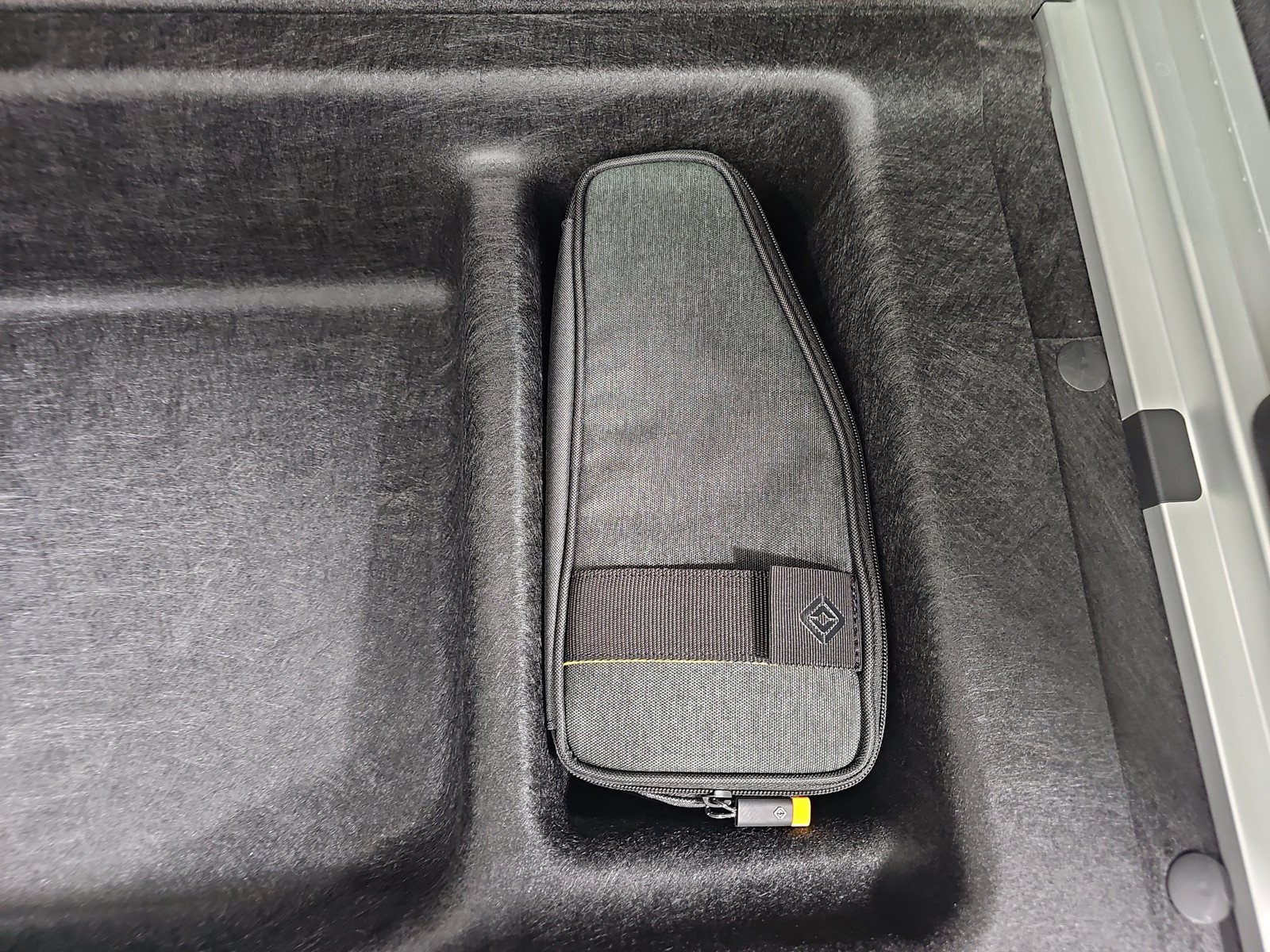 Used 2024 Rivian R1S Adventure AWD/4WD image 34