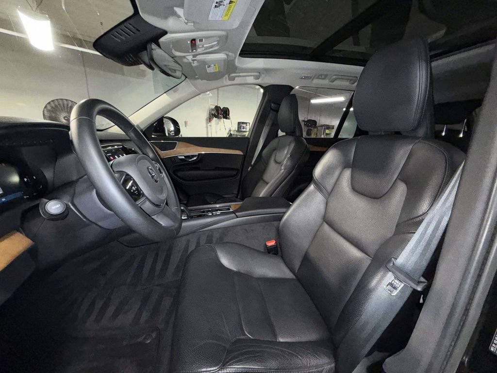 Used 2023 Volvo XC90 B6 Plus w/ Protection Package Premier AWD/4WD image 2