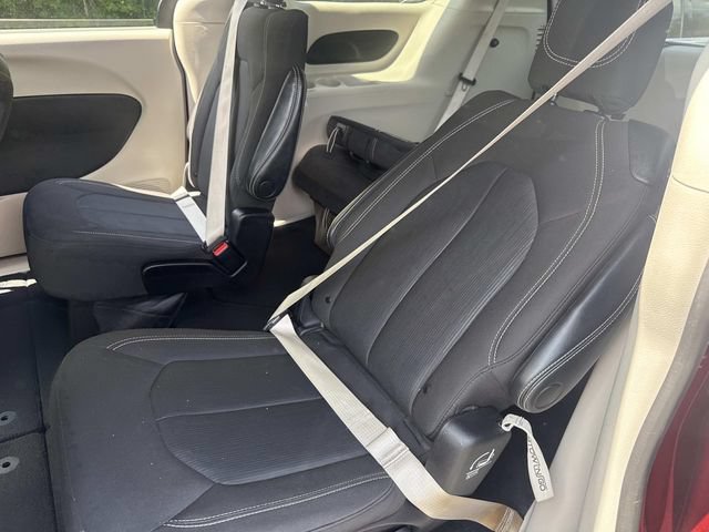 Used 2023 Chrysler Voyager LX FWD image 17