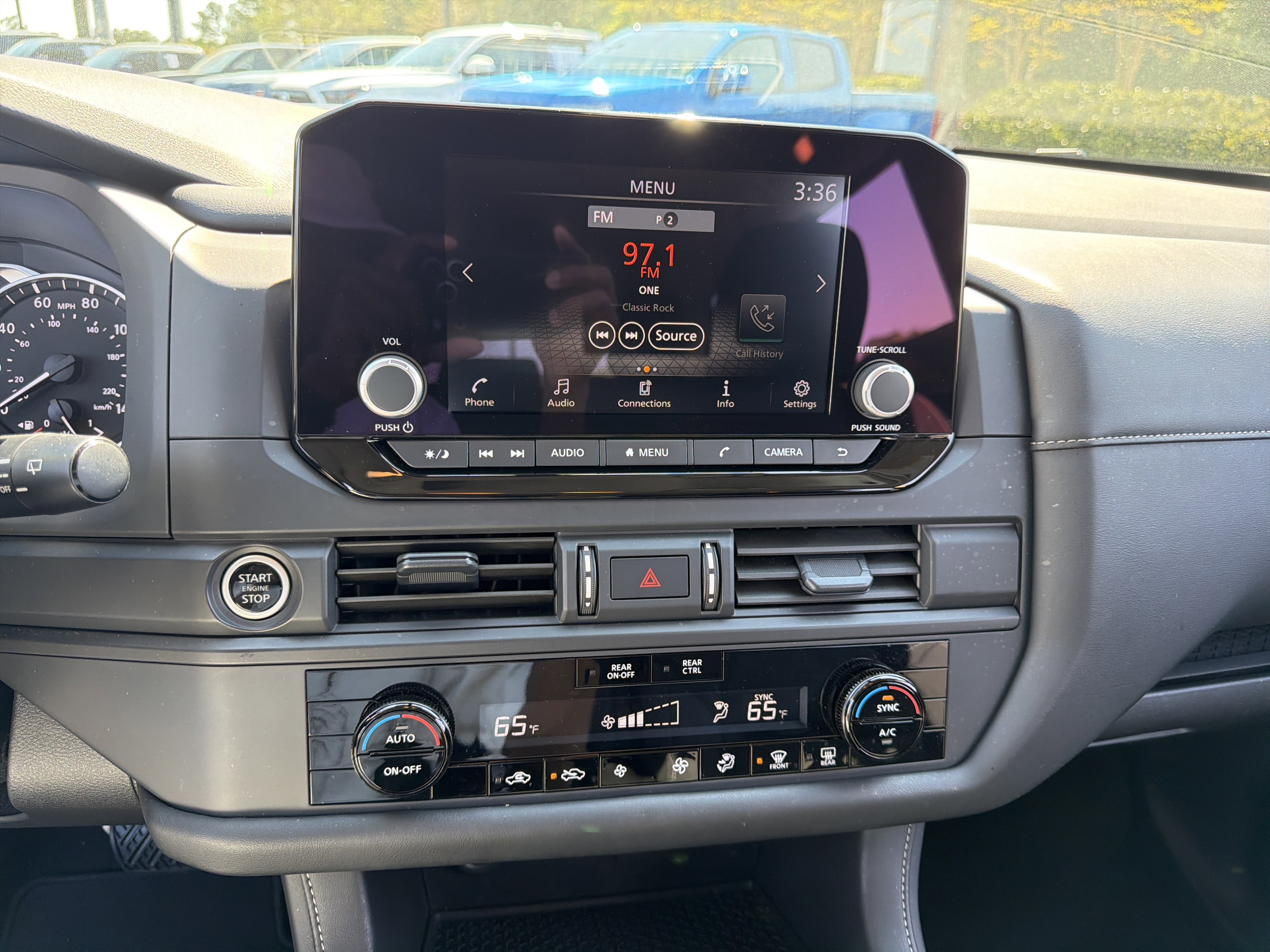 Used 2024 Nissan Pathfinder S AWD/4WD image 28