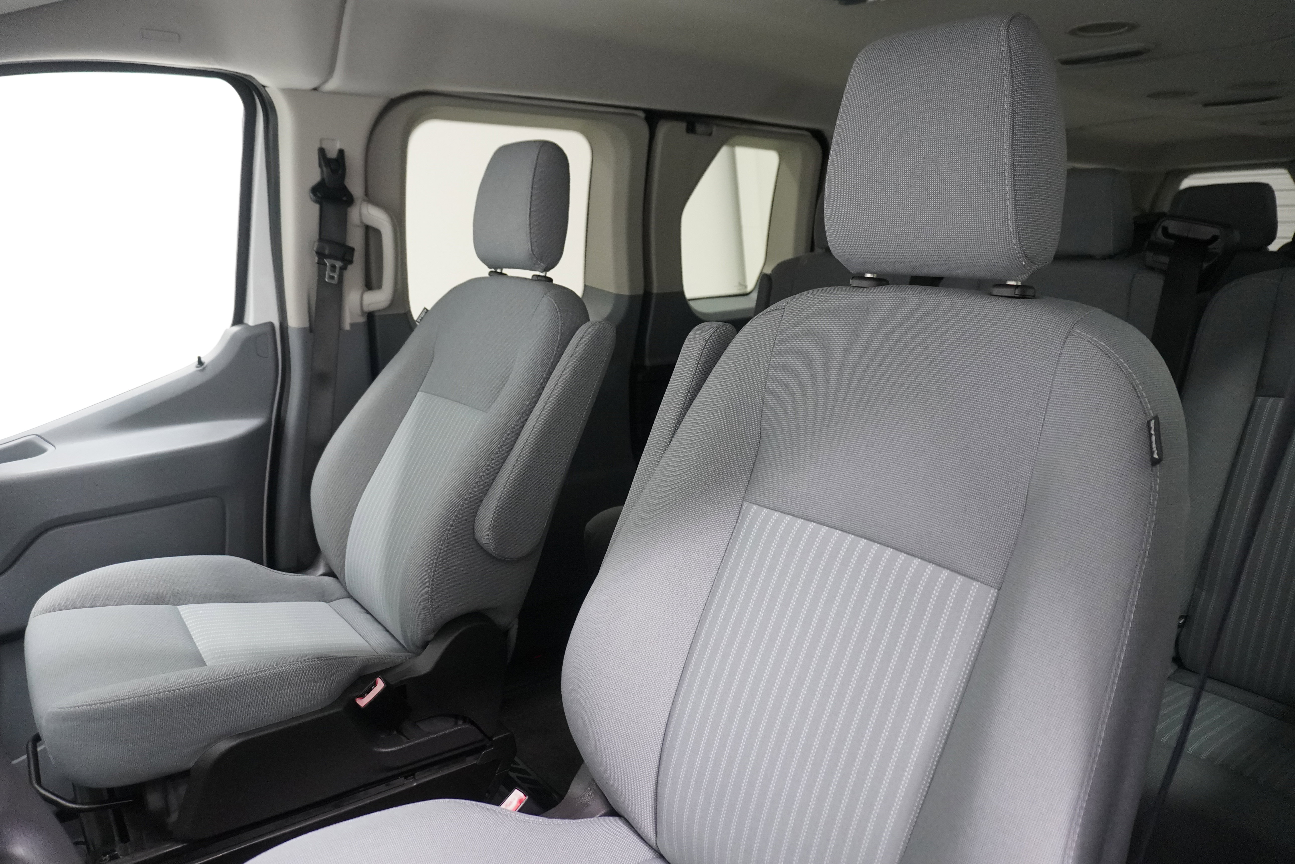 Used 2015 Ford Transit 350 XLT RWD image 8