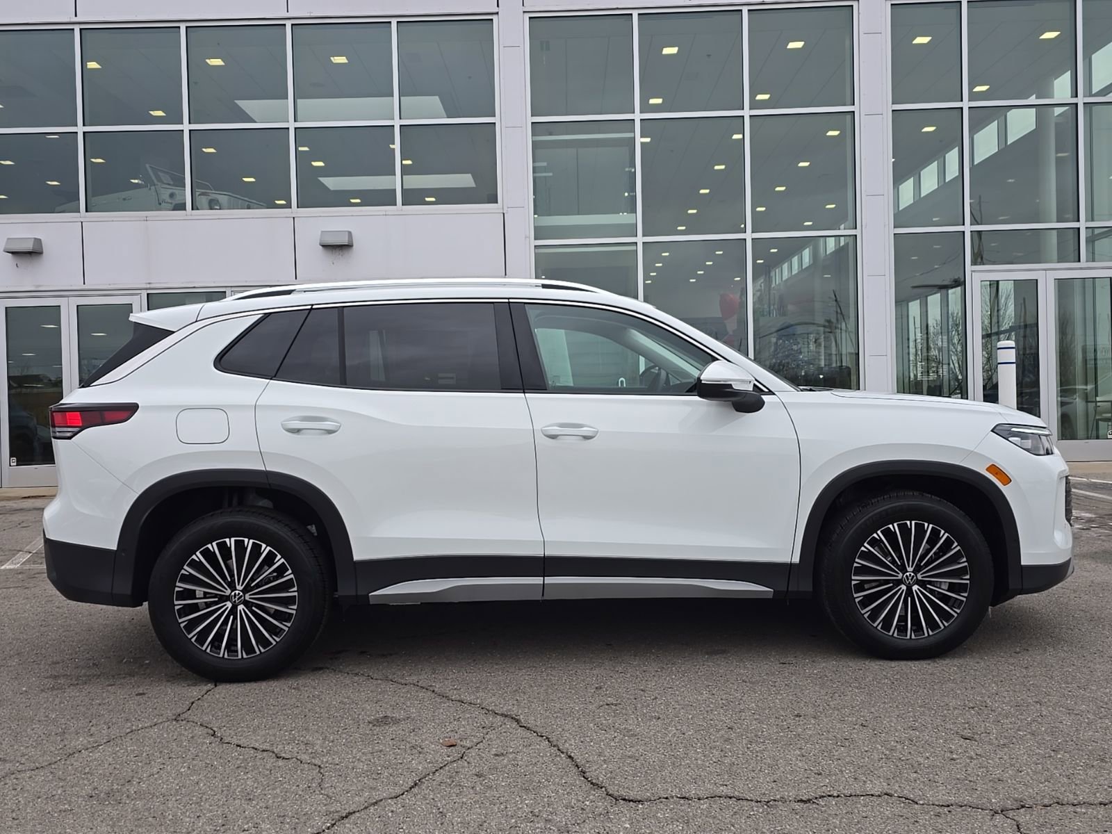 New 2026 Volkswagen Tiguan S AWD/4WD image 2