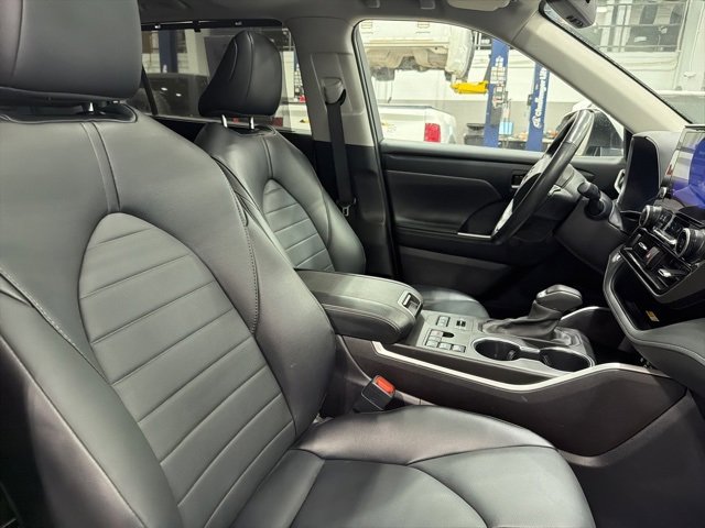 Certified 2024 Toyota Highlander AWD image 29