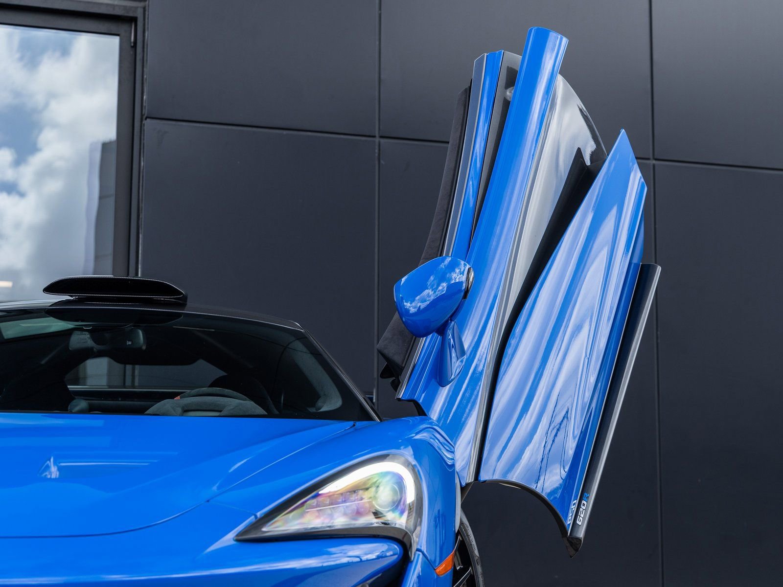 Used 2020 McLaren 620R image 24