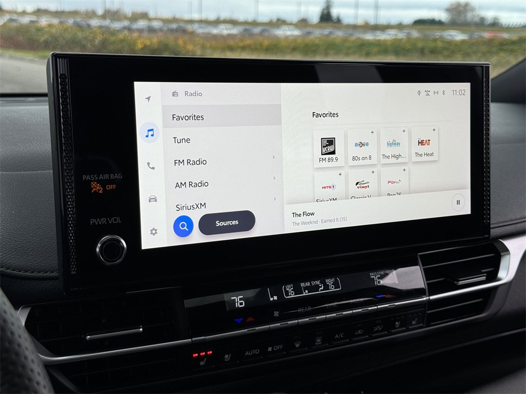 Certified 2025 Toyota Sienna Platinum image 19