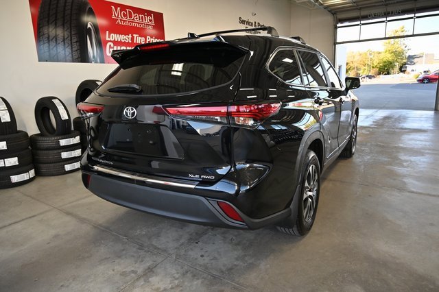 Used 2023 Toyota Highlander XLE image 6