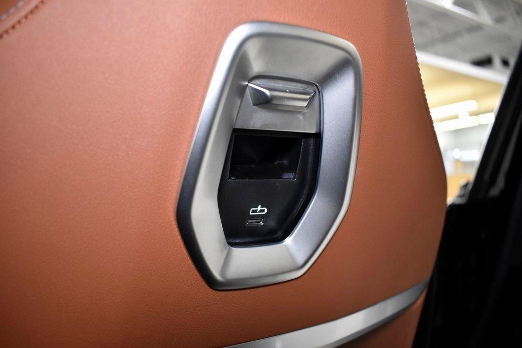 Used 2025 BMW 760i xDrive image 49