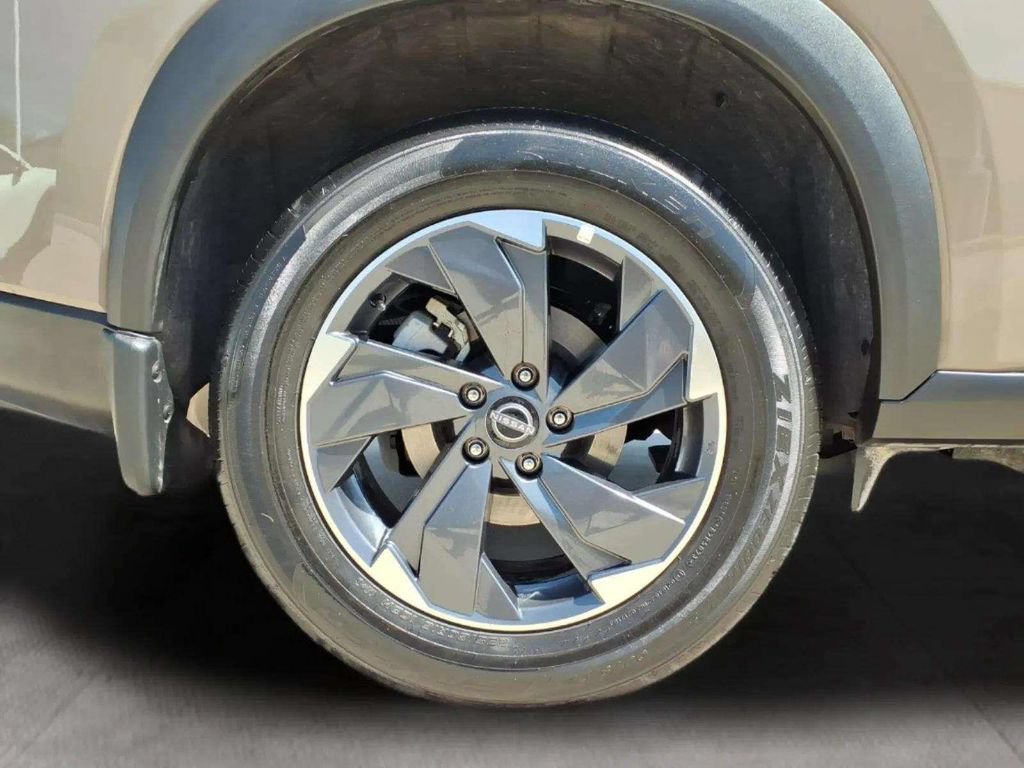 Certified 2024 Nissan Rogue SV FWD image 20