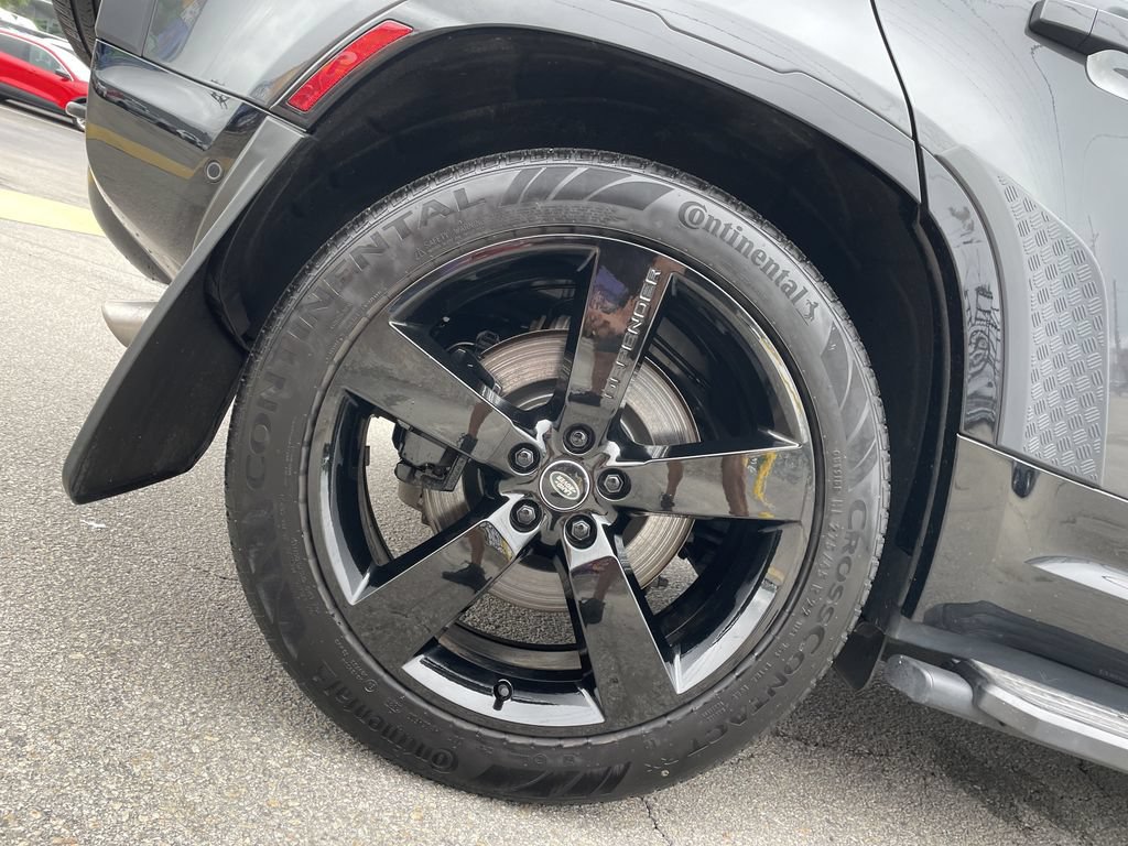 Used 2025 Land Rover Defender 110 V8 AWD/4WD image 12