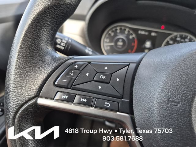 Used 2022 Nissan Versa SV FWD image 23