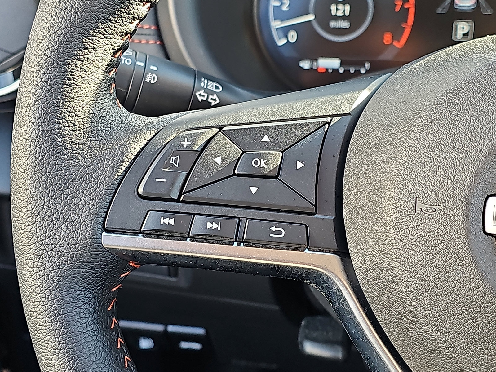 Certified 2023 Nissan Kicks SR w/ SR Premium Package image 21