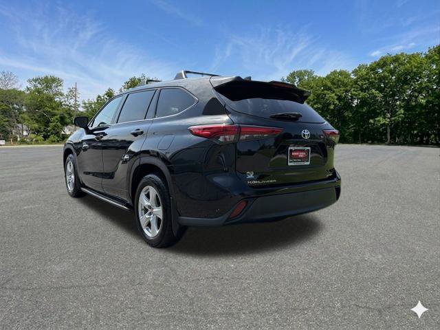 Used 2021 Toyota Highlander LE AWD/4WD image 6