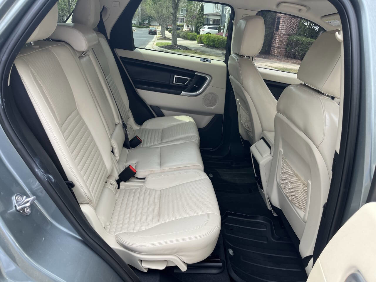 Used 2017 Land Rover Discovery Sport HSE Luxury image 14