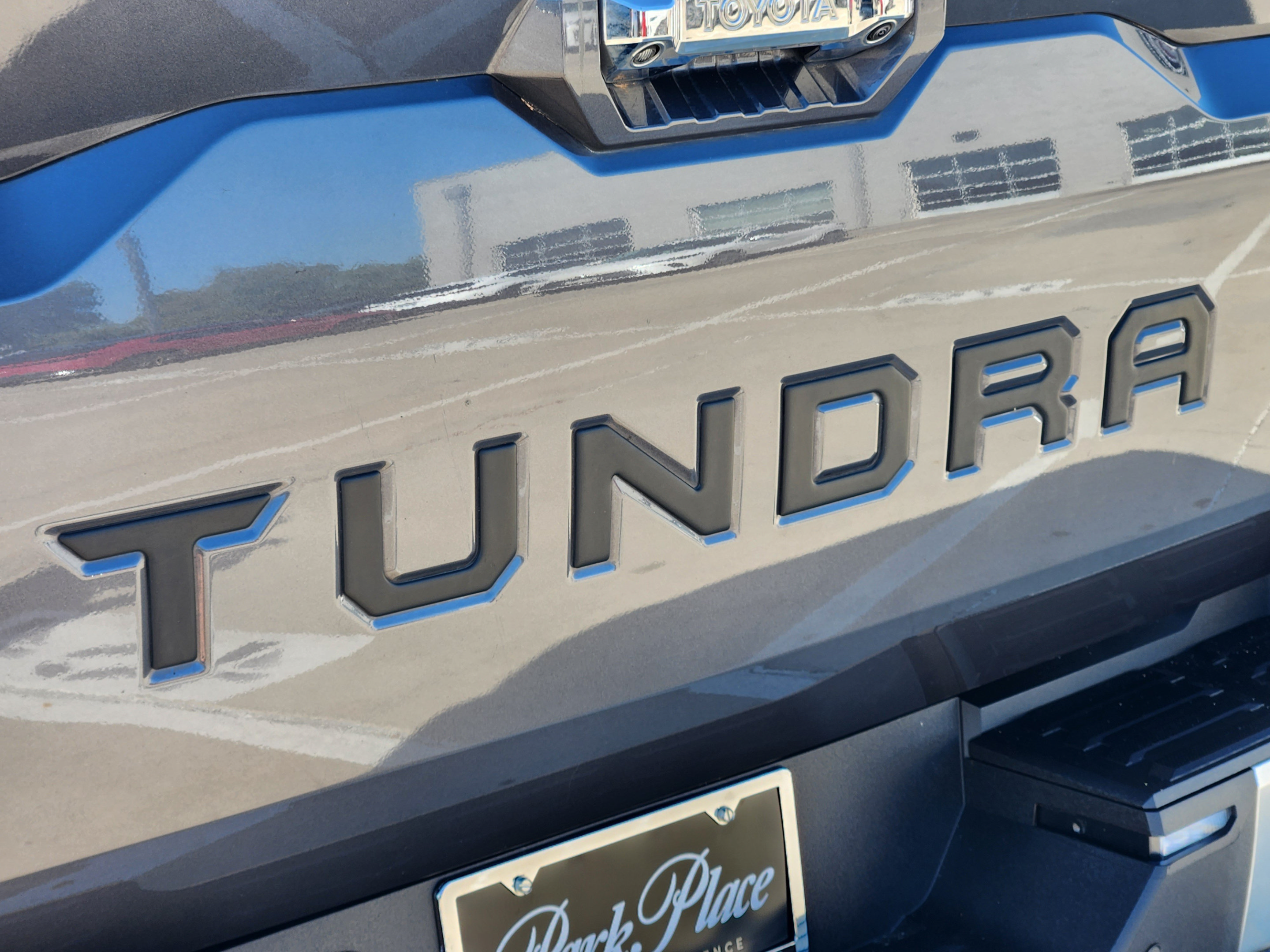Used 2025 Toyota Tundra Limited AWD/4WD image 38