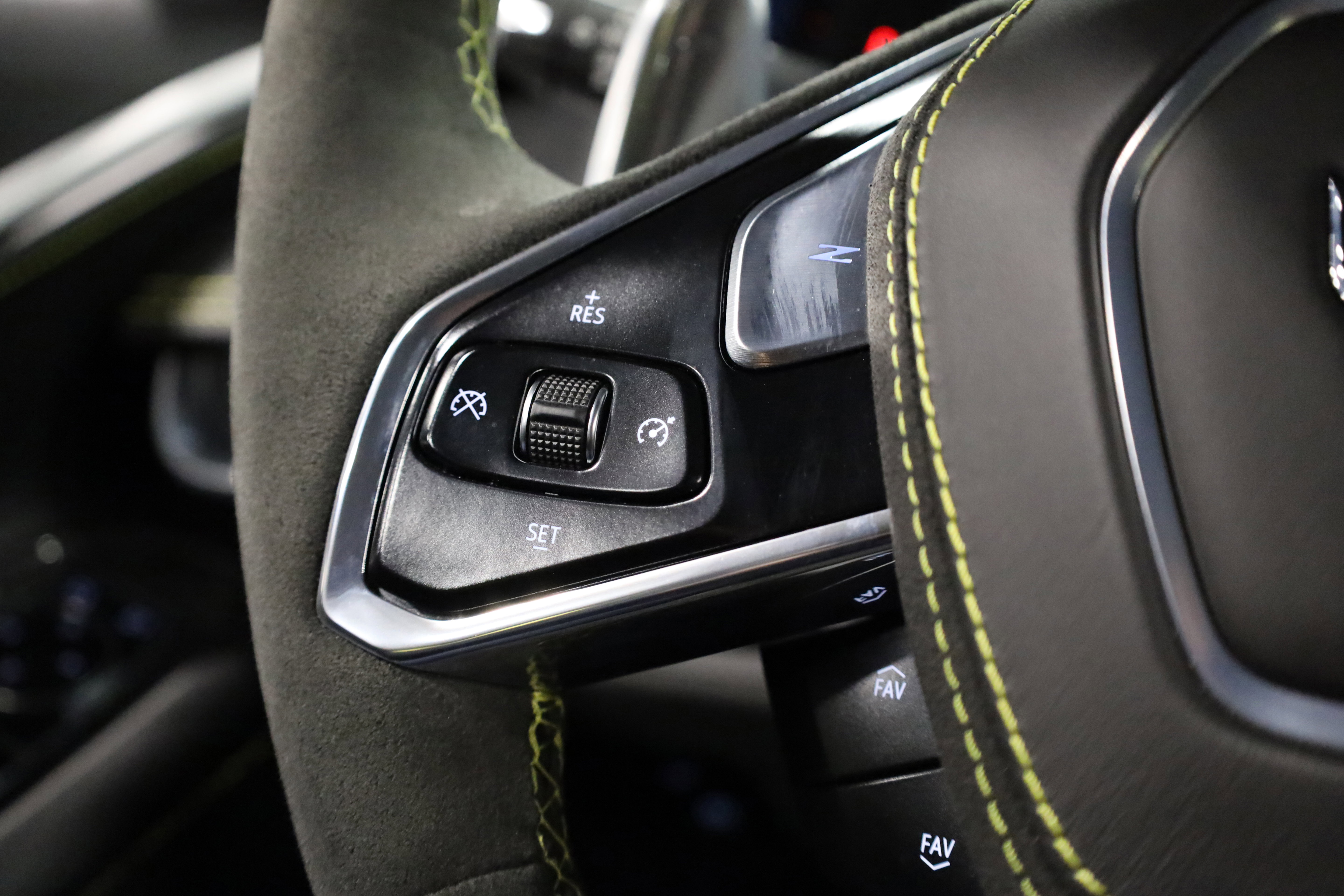 Used 2022 Chevrolet Corvette Stingray Premium Conv w/ Z51 Performance Package image 28