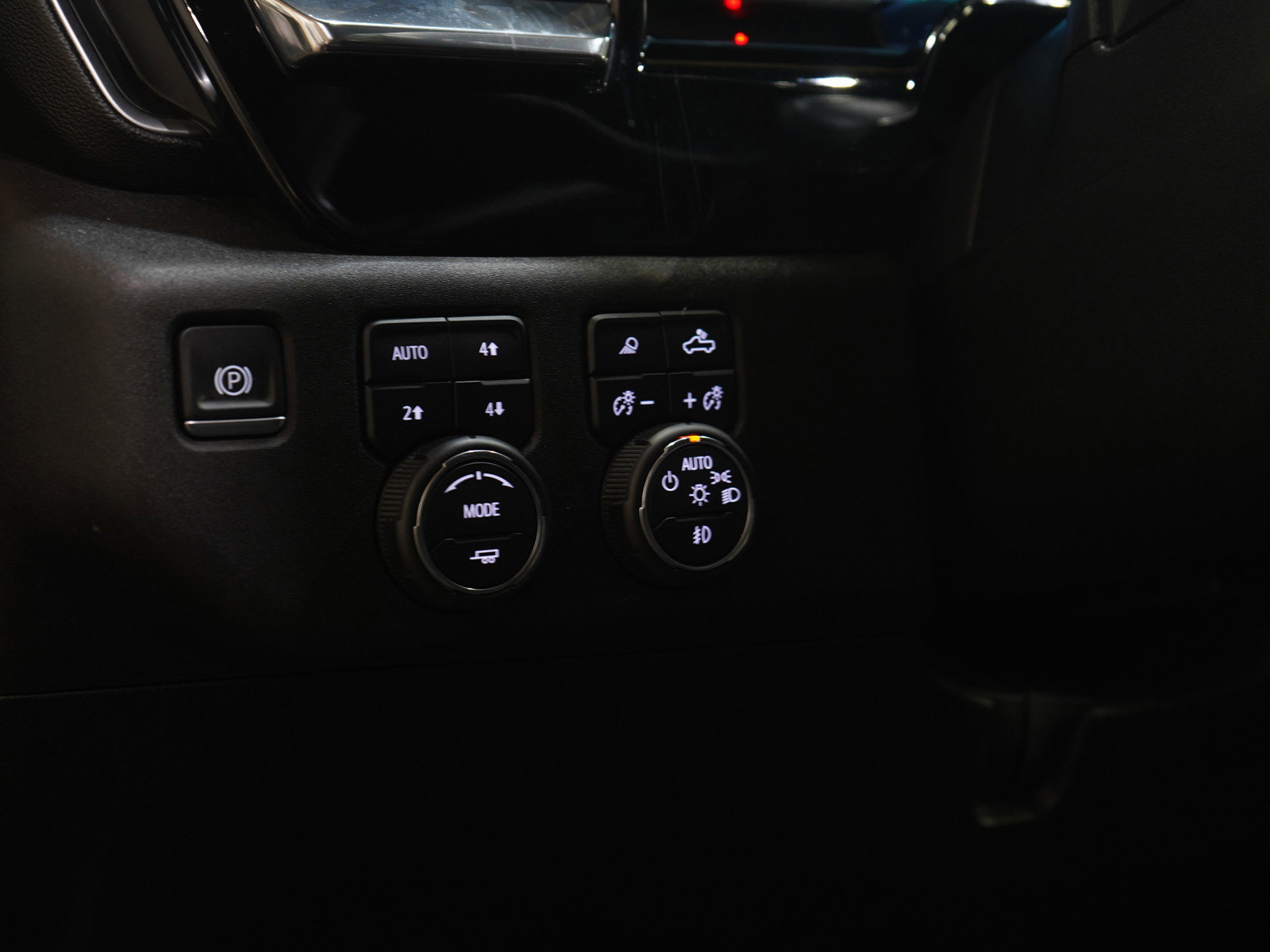 Used 2024 Chevrolet Silverado 3500 LTZ w/ LTZ Convenience Package image 24