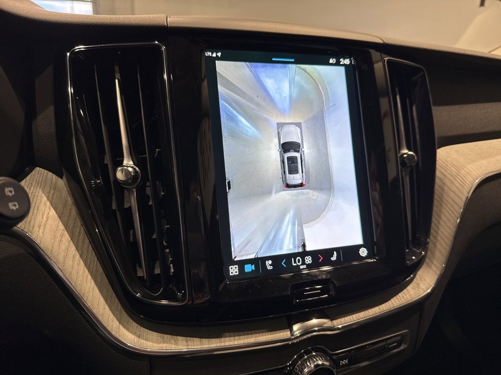 Used 2025 Volvo XC60 B5 Plus image 21