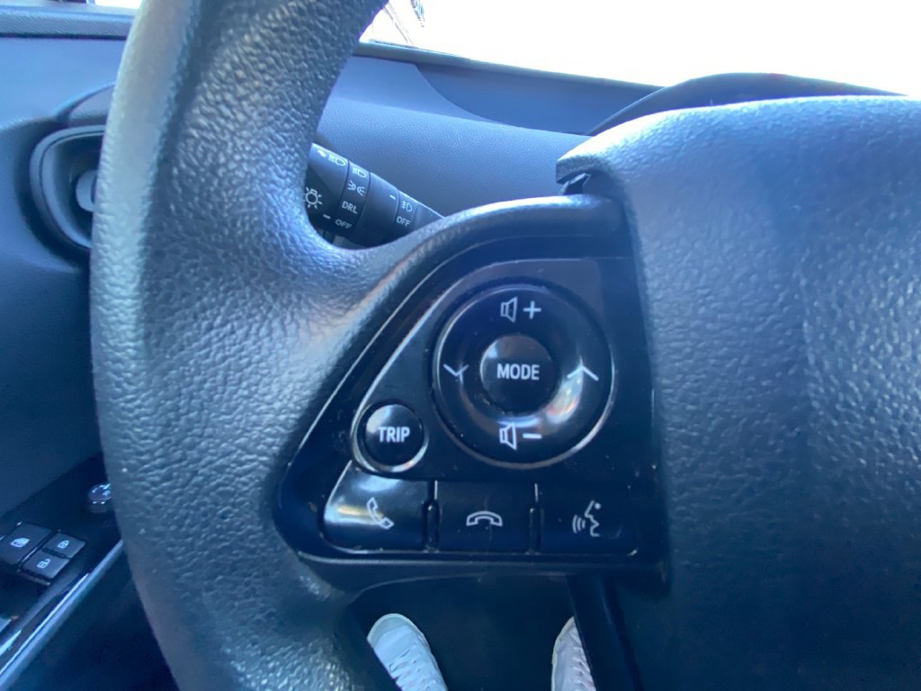 Used 2022 Toyota Prius LE AWD/4WD image 19