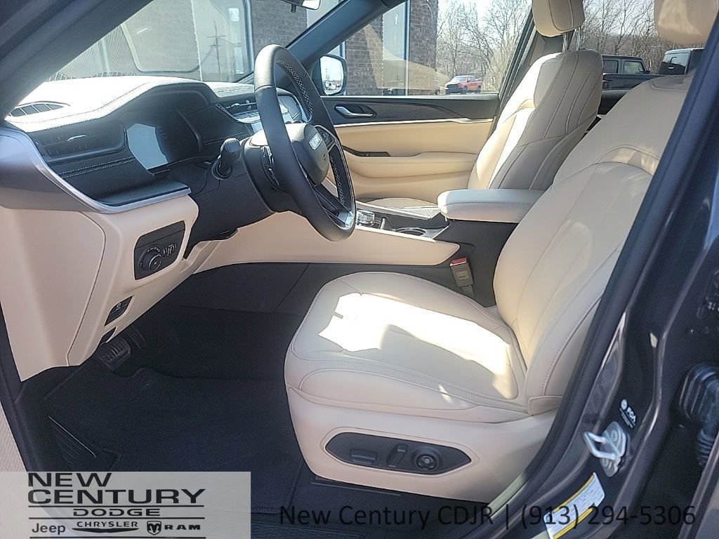 New 2026 Jeep Grand Cherokee Limited w/ Limited Altitude Package AWD/4WD image 10
