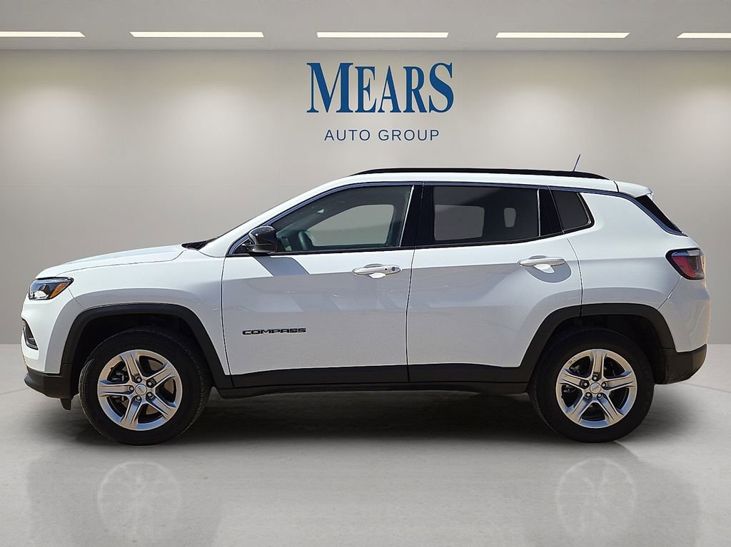 Used 2024 Jeep Compass Latitude image 2