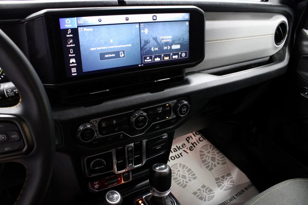 Used 2024 Jeep Wrangler Unlimited AWD/4WD image 28