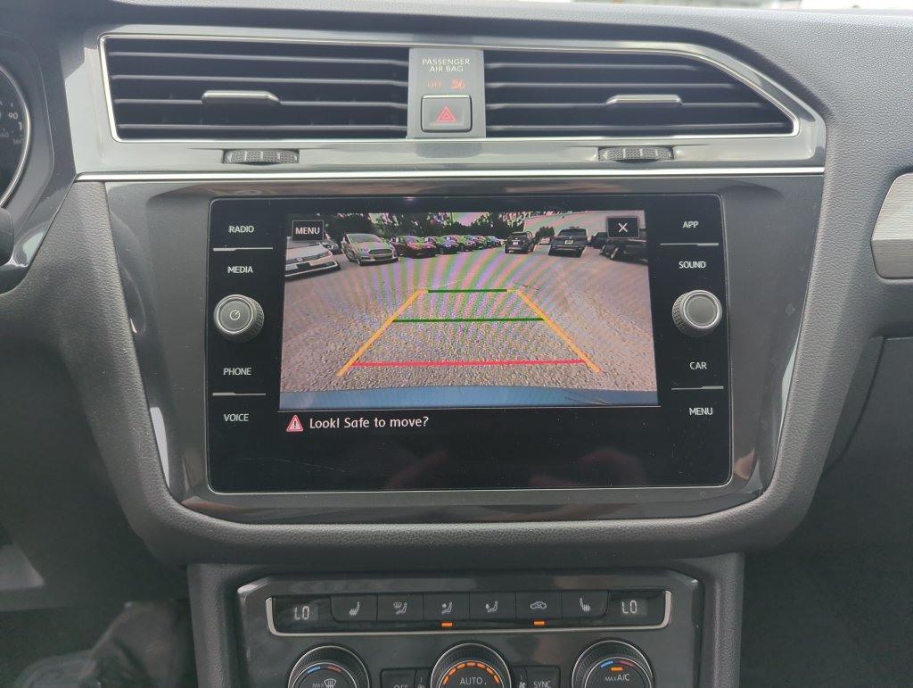 Used 2018 Volkswagen Tiguan SE w/ Panoramic Sunroof Package FWD image 26